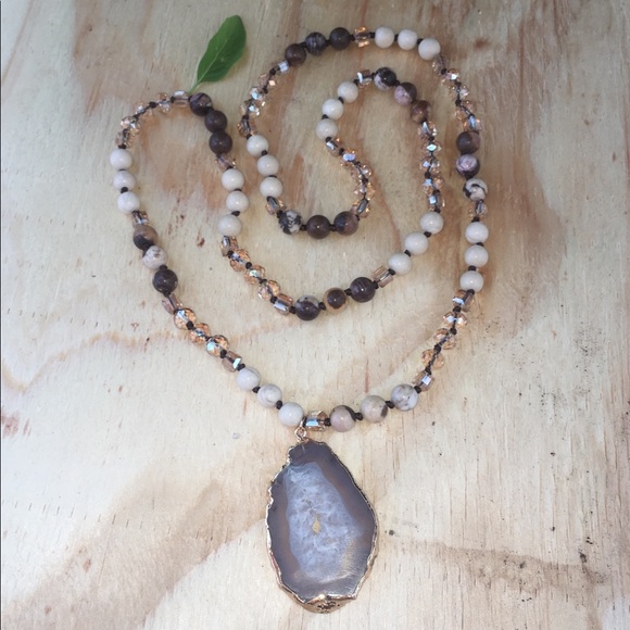 Restock!!🍃Druzy Quartz Pendant Necklace!🌺 - Picture 3 of 7